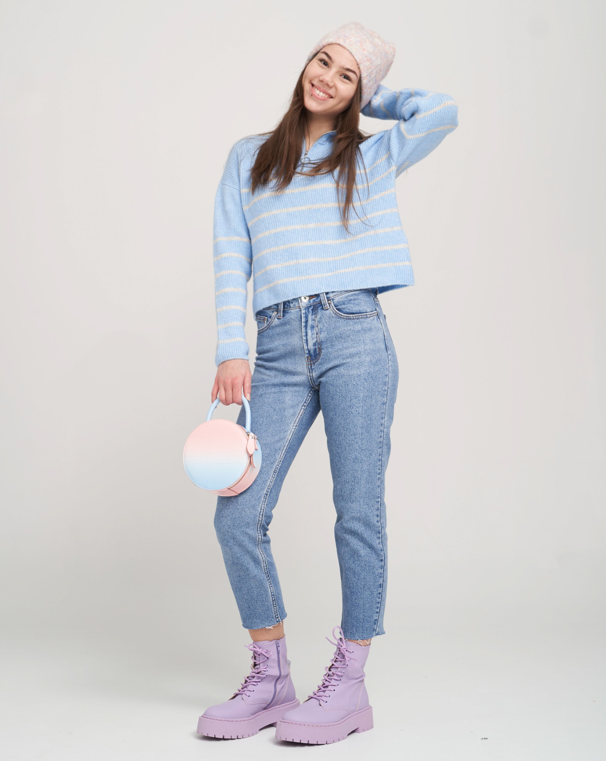 Alternative 1: Beige-Bunt gefleckte Haube und Pullover